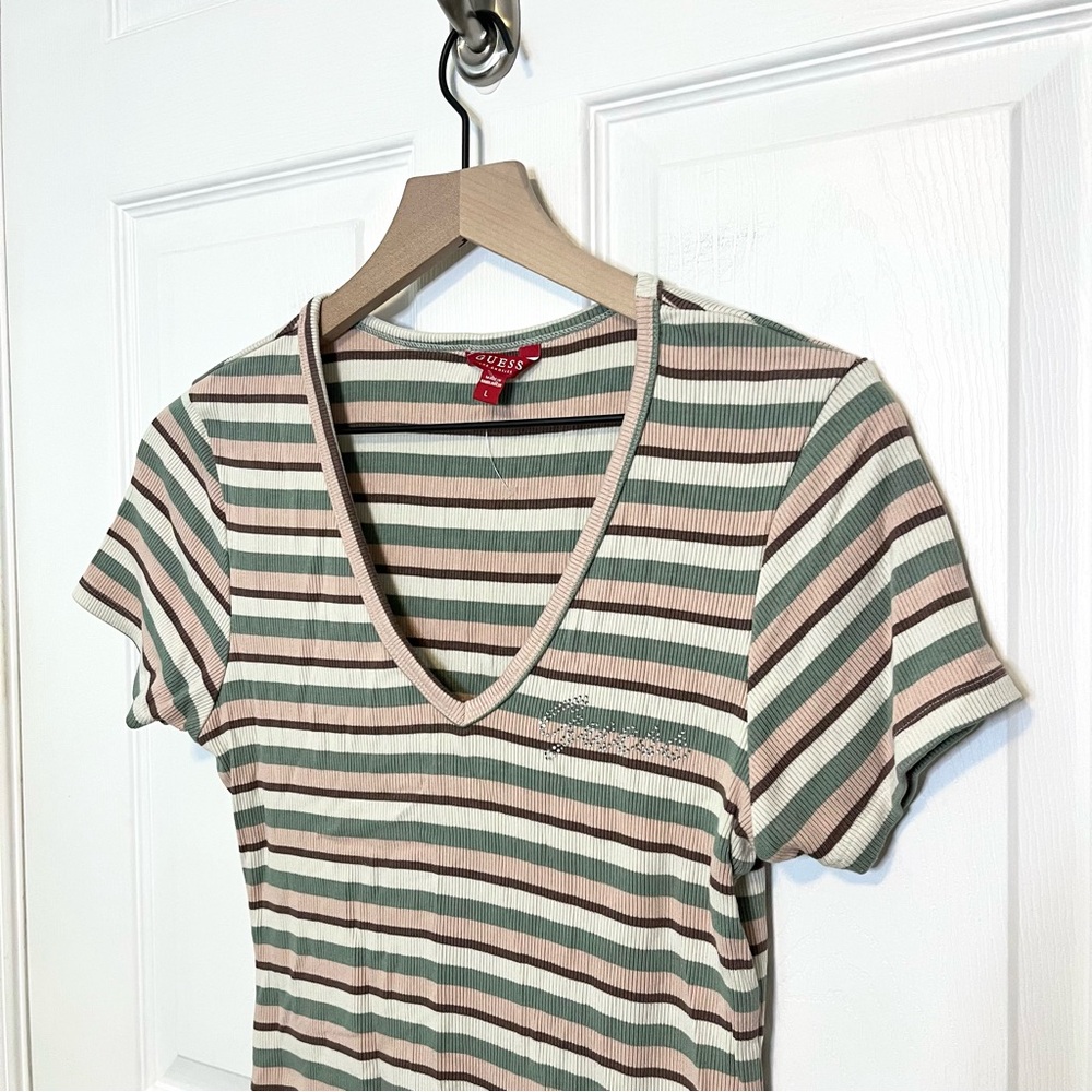 ✧･ﾟy2k guess striped logo v-neck